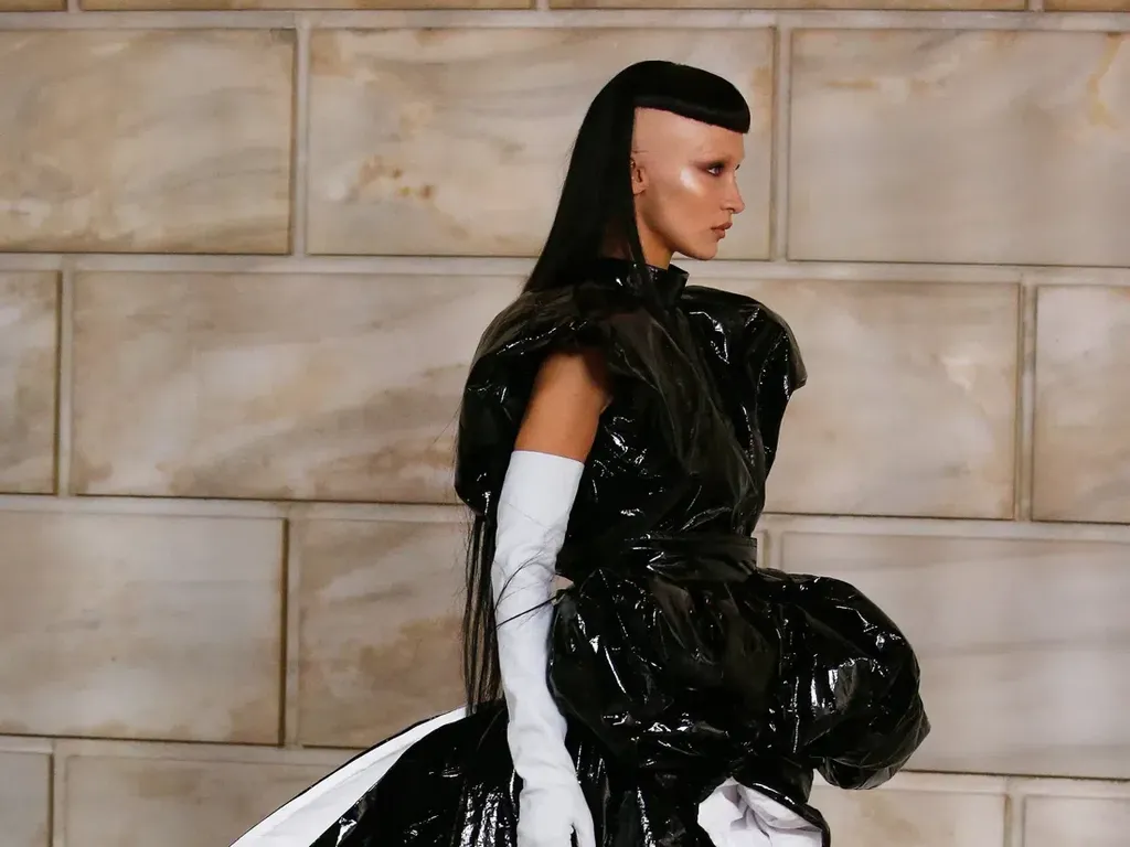10 Koleksi Marc Jacobs Fall 2022, Dominasi Busana Oversized 10 Koleksi Marc Jacobs Fall 2022, Dominasi Busana Oversized
