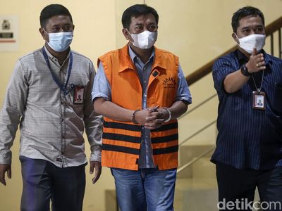 KPK Kembali Tahan Tersangka Kasus Korupsi Stadion Mandala Krida