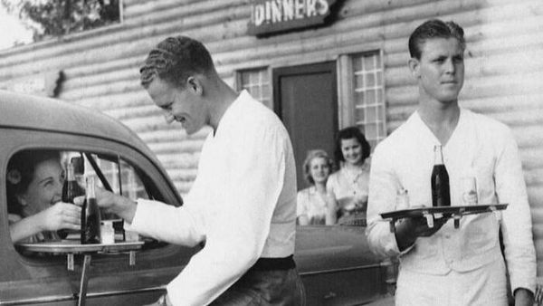 9 Foto Bersejarah yang Menarik dari Facebook History In Pictures