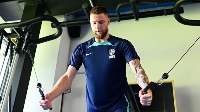 COMO, ITALY - JULY 11: Milan Skriniar of FC Internazionale in action during the FC Internazionale training session at the clubs training ground Suning Training Center on July 11, 2022 in Como, Italy. (Photo by Mattia Ozbot - Inter/Inter via Getty Images)