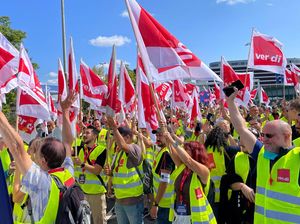 Melihat Kompaknya Pegawai Lufthansa Mogok Kerja, Minta Naik Gaji 9,5% Melihat Kompaknya Pegawai Lufthansa Mogok Kerja, Minta Naik Gaji 9,5%