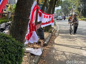 Jelang HUT RI, Pedagang Bendera Mulai Berseliweran di Bandung