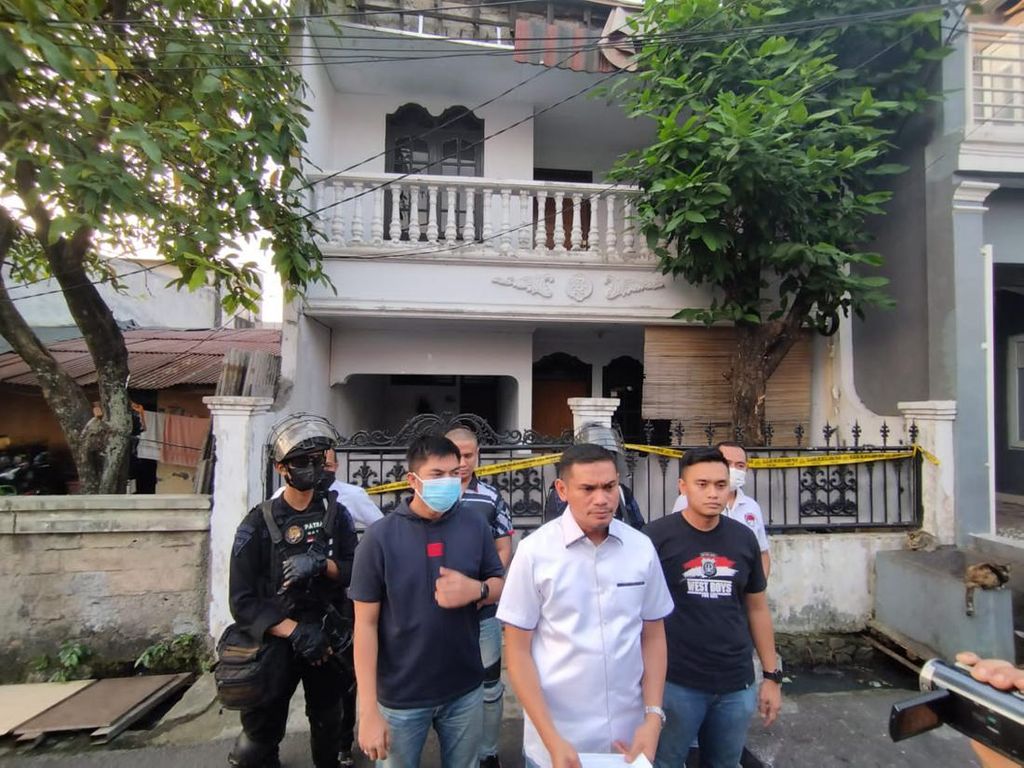 Polisi Gerebek Rumah Lapak Narkoba di Kampung Ambon, 81 Paket Sabu Disita