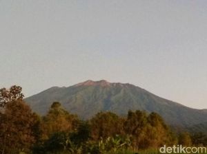 Cerita 9 Pendaki yang Harus Turun Saat Gunung Raung Meletus