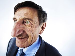 Potret Pria Pemegang Rekor Hidung Terpanjang di Dunia Potret Pria Pemegang Rekor Hidung Terpanjang di Dunia