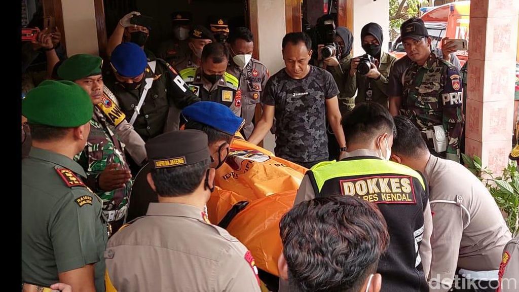 Foto-foto Jenazah Kopda Muslimin Otak Penembakan Istri di Semarang