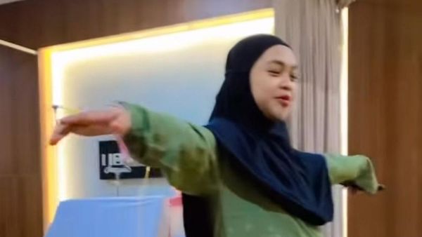 8 Foto Ria Ricis Pasca Lahiran Caesar, Tingkah Lincah Bikin yang Lihat Ngilu