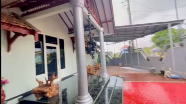 9 Foto Rumah Dewi Perssik di Jember, Ada Musala Luas dan Kolam Renang Mini