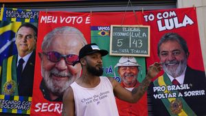 Lihat Perang Poster Lula da Silva vs Bolsonaro dalam Pilpres Brasil