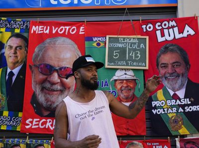Lihat Perang Poster Lula da Silva vs Bolsonaro dalam Pilpres Brasil