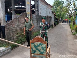 Jenazah Kopda Muslimin Dibawa dari Rumah Orang Tuanya di Kendal