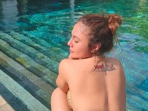 Hot! Wulan Guritno Berbikini dan Pamer Punggung