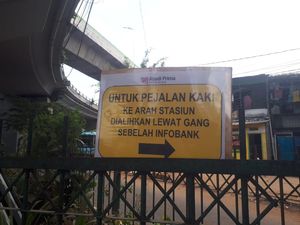 Duh! Ribetnya Jalan Kaki dari Halte Velbak ke Stasiun Kebayoran Lama
