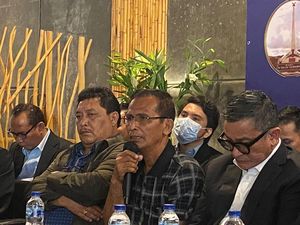 Ayah Brigadir J Sebut Keluarga Tidak Diperbolehkan Menyaksikan Autopsi Ayah Brigadir J Sebut Keluarga Tidak Diperbolehkan Menyaksikan Autopsi
