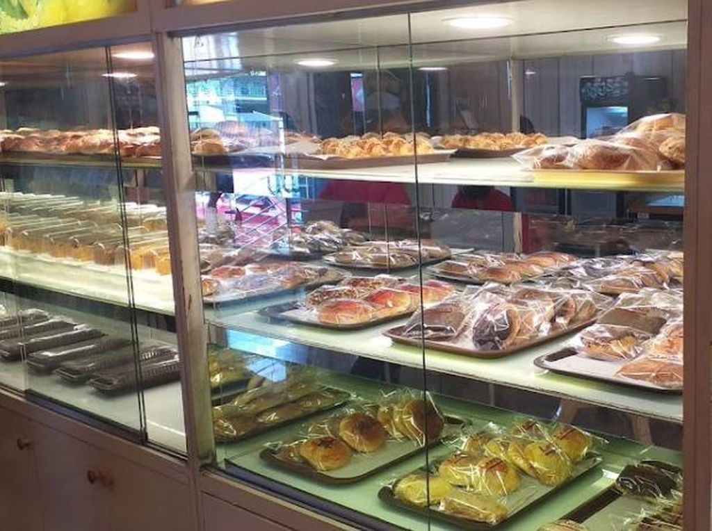 5 Bakery Jadul Berusia 80 Tahun di Jaksel Ini Masih Banyak Penggemarnya 5 Bakery Jadul Berusia 80 Tahun di Jaksel Ini Masih Banyak Penggemarnya