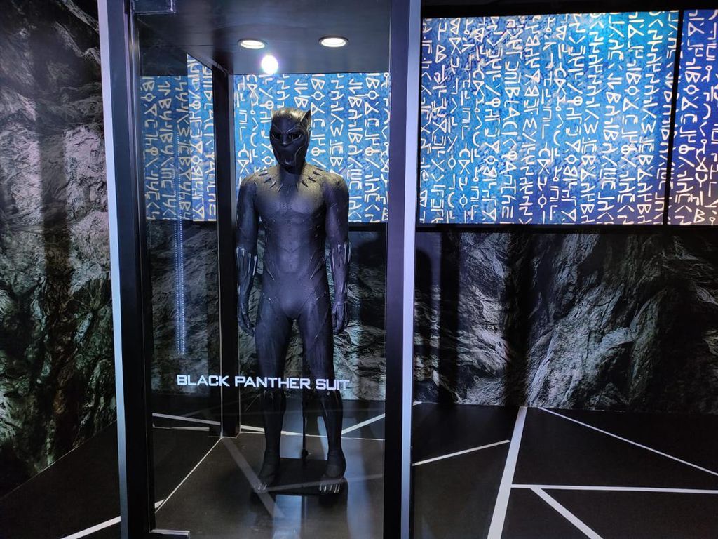 Melihat Aksara Wakanda di Pameran Marvel Studios, Bisa Bacanya? Melihat Aksara Wakanda di Pameran Marvel Studios, Bisa Bacanya?