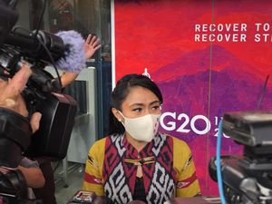 Terseret Lagi soal Duit dari Ricky Pagawak, Brigita Manohara Bilang Begini Terseret Lagi soal Duit dari Ricky Pagawak, Brigita Manohara Bilang Begini