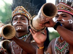 Lirik dan Makna E Mambo Simbo, Lagu Papua yang Sederhana Namun Enak Didengar