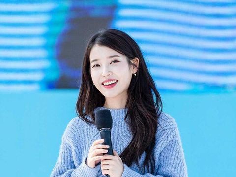 Gaya fashion IU