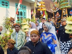 Meriahnya Kirab Gunungan Hasil Bumi di Banjarnegara Sambut Malam 1 Suro