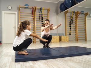 7 Manfaat Latihan Senam Lantai untuk Tubuh, Nggak Cuma Bikin Langsing 7 Manfaat Latihan Senam Lantai untuk Tubuh, Nggak Cuma Bikin Langsing