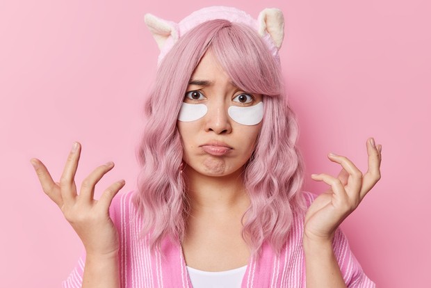 Ilustrasi kerutan di bawah mata/Foto: freepik.com/wayhomestudio