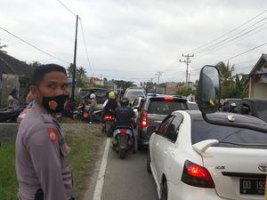 Jalan Poros Parimo-Poso Sempat Macet Parah usai Diterjang Banjir Bandang