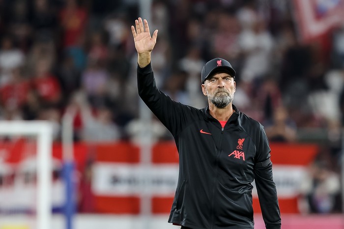 SALZBURG, AUSTRIA - JULY 27: head coach Juergen Klopp of Liverpool FC gestures during the pre-season friendly match between FC Red Bull Salzburg and FC Liverpool at Red Bull Arena on July 27, 2022 in Salzburg, Austria. (Photo by Roland Krivec/DeFodi Images via Getty Images)