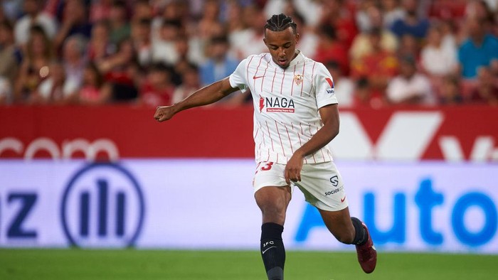 SEVILLE, SPAIN - MAY 22: Jules Kounde of Sevilla FC in action during the LaLiga Santander match between Sevilla FC and Athletic Club at Estadio Ramon Sanchez Pizjuan on May 22, 2022 in Seville, Spain. (Photo by Juanjo Ubeda/Quality Sport Images/Getty Images)