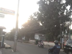 APJATEL: Kabel di Ciputat Timur yang Semula Jadi Jemuran Sudah Dirapikan APJATEL: Kabel di Ciputat Timur yang Semula Jadi Jemuran Sudah Dirapikan