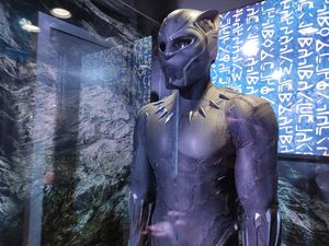 Kenang Chadwick Boseman Lewat Kostum Black Panther di Pameran Marvel