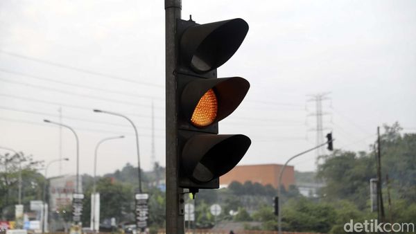 Lampu Merah di Lokasi Kecelakaan Maut Cibubur Diganti Warning Light