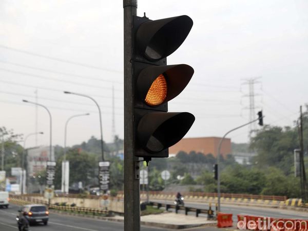 Lampu Merah di Lokasi Kecelakaan Maut Cibubur Diganti Warning Light