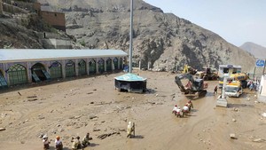 Tanah Longsor Tenggelamkan Kuil Tua di Iran, Begini Penampakannya