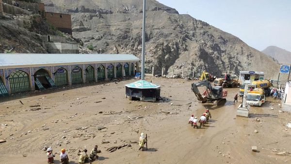 Tanah Longsor Tenggelamkan Kuil Tua di Iran, Begini Penampakannya