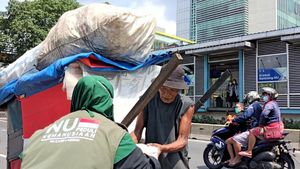 Momen Berbagi dengan Kaum Papa Ibu Kota