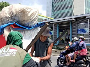 Momen Berbagi dengan Kaum Papa Ibu Kota
