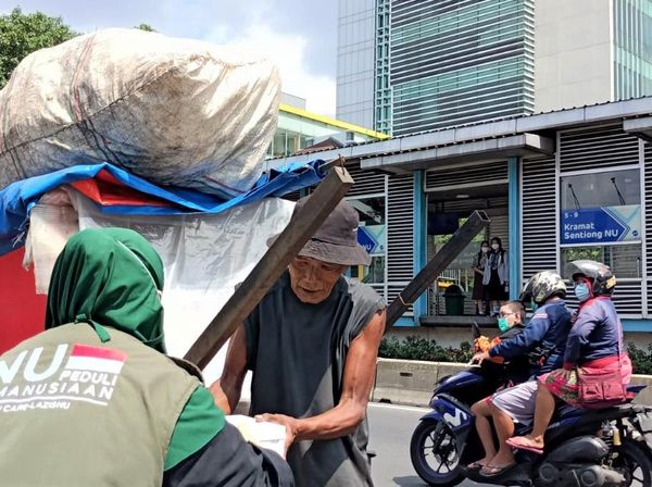 Momen Berbagi dengan Kaum Papa Ibu Kota