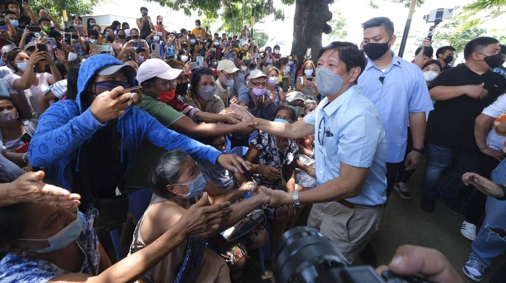 Momen Presiden Marcos Jr Kunjungi Korban Gempa Besar di Utara Filipina