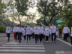Buka Germas, Menko Muhadjir dan Menkes Dadah-dadah di Zebra Cross PMK