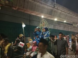 Pawai Obor di Cipete Jaksel, Ada Replika Kabah hingga Arak Manten