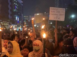 Pawai Obor Tiba di Citayam Fashion Week, Warga Bawa Poster Bubarkan LGBT