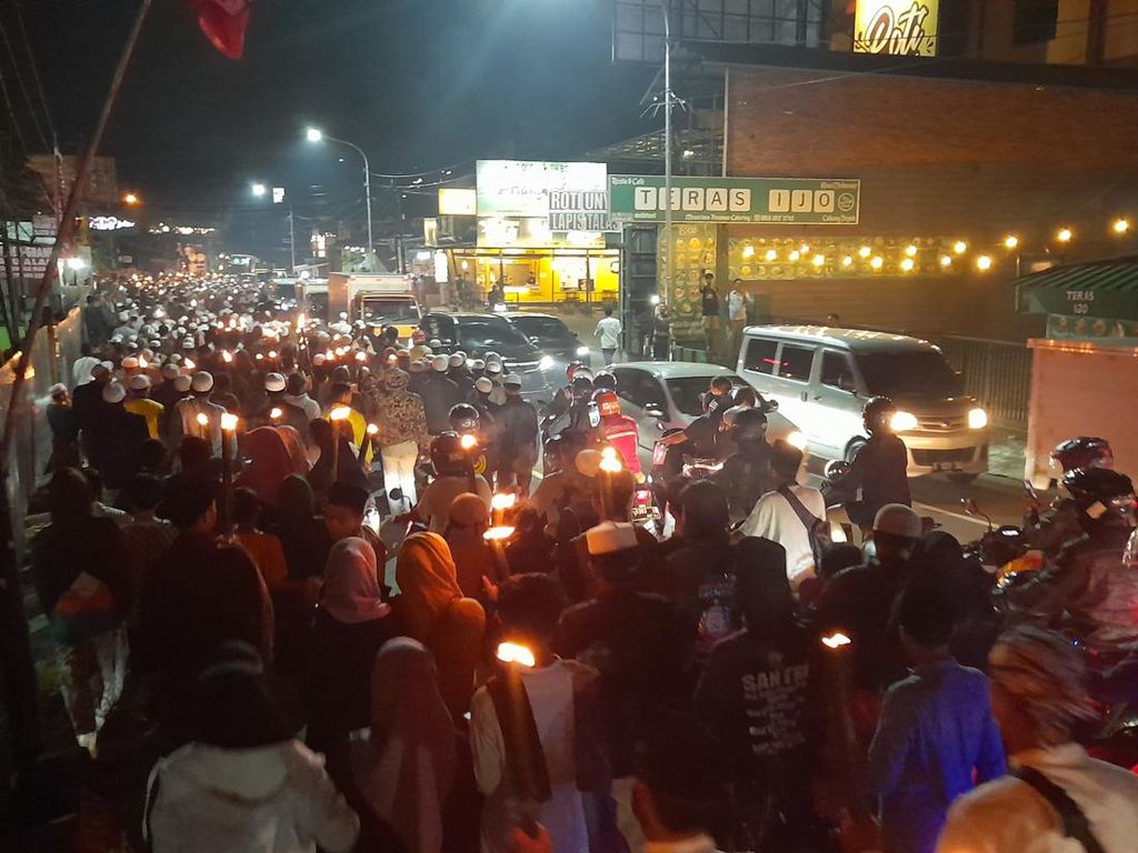 Ada Pawai Obor Tahun Baru Islam, Polisi Atur Lalin Puncak Bogor Ada Pawai Obor Tahun Baru Islam, Polisi Atur Lalin Puncak Bogor