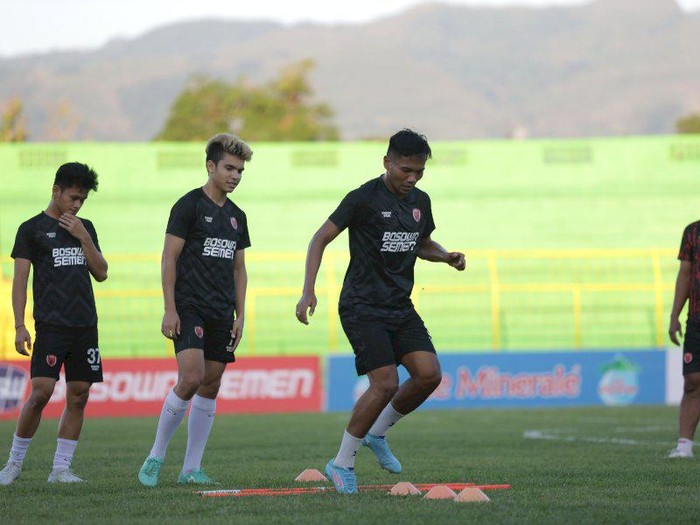 Pemain PSM Makassar Bryan Cesar latihan di Stadion BJ Habibie Parepare sebagai persiapan menghadapi Bali United.