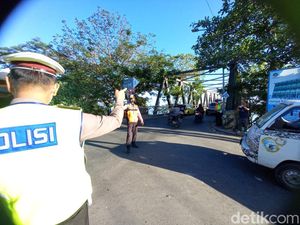 Polisi Bakal Rekayasa Lalin Urai Kemacetan di Jembatan Barombong Polisi Bakal Rekayasa Lalin Urai Kemacetan di Jembatan Barombong