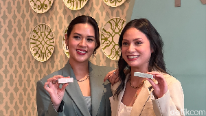 7 Gaya Raisa Rilis Produk Makeup Pertamanya, Ungkap Jenis Riasan Favorit