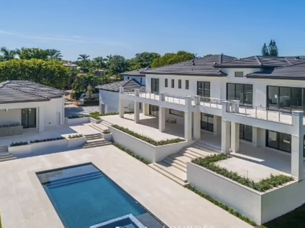 Anak Berbakti, Jeff Bezos Belikan Orangtua Rumah Rp 500 Miliar! Anak Berbakti, Jeff Bezos Belikan Orangtua Rumah Rp 500 Miliar!