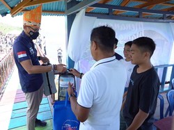 Sandiaga Uno Sumbang 5 Alat Snorkeling ke Desa Wisata Budo di Sulut