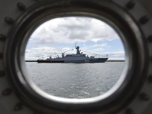 Tegang! Kapal Perang Rusia Lepaskan Tembakan Peringatan ke Heli Jerman Tegang! Kapal Perang Rusia Lepaskan Tembakan Peringatan ke Heli Jerman