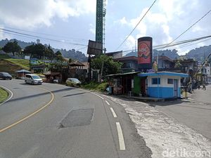 Pemilik Lahan Ungkap Alasan Bongkar Tugu Botol Kecap di Puncak Pemilik Lahan Ungkap Alasan Bongkar Tugu Botol Kecap di Puncak